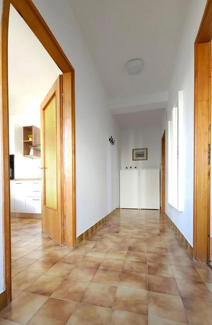Apartment Jole - A4 -Two Bedrooms - Close To The City Center 포레치